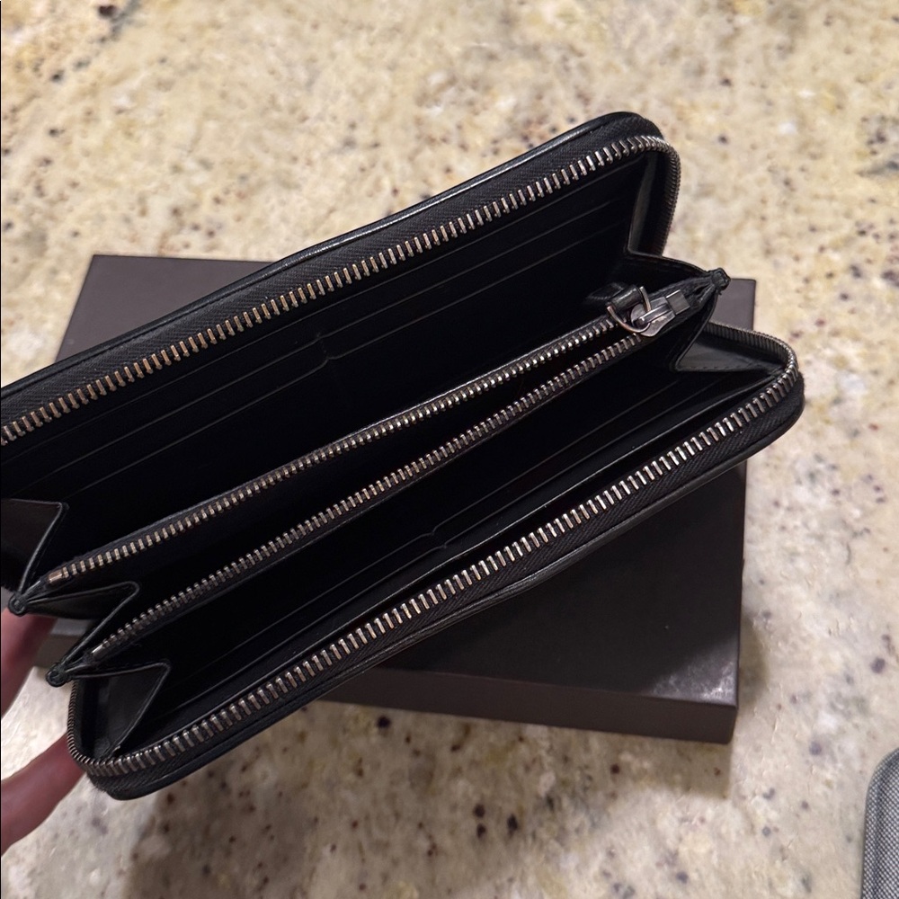 Bottega Veneta Black Woven Wallet - Picture 7 of 11